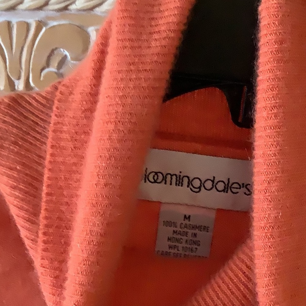 Gorgeous Cashmere Sweater 💛💛💛 - Picture 2 of 8